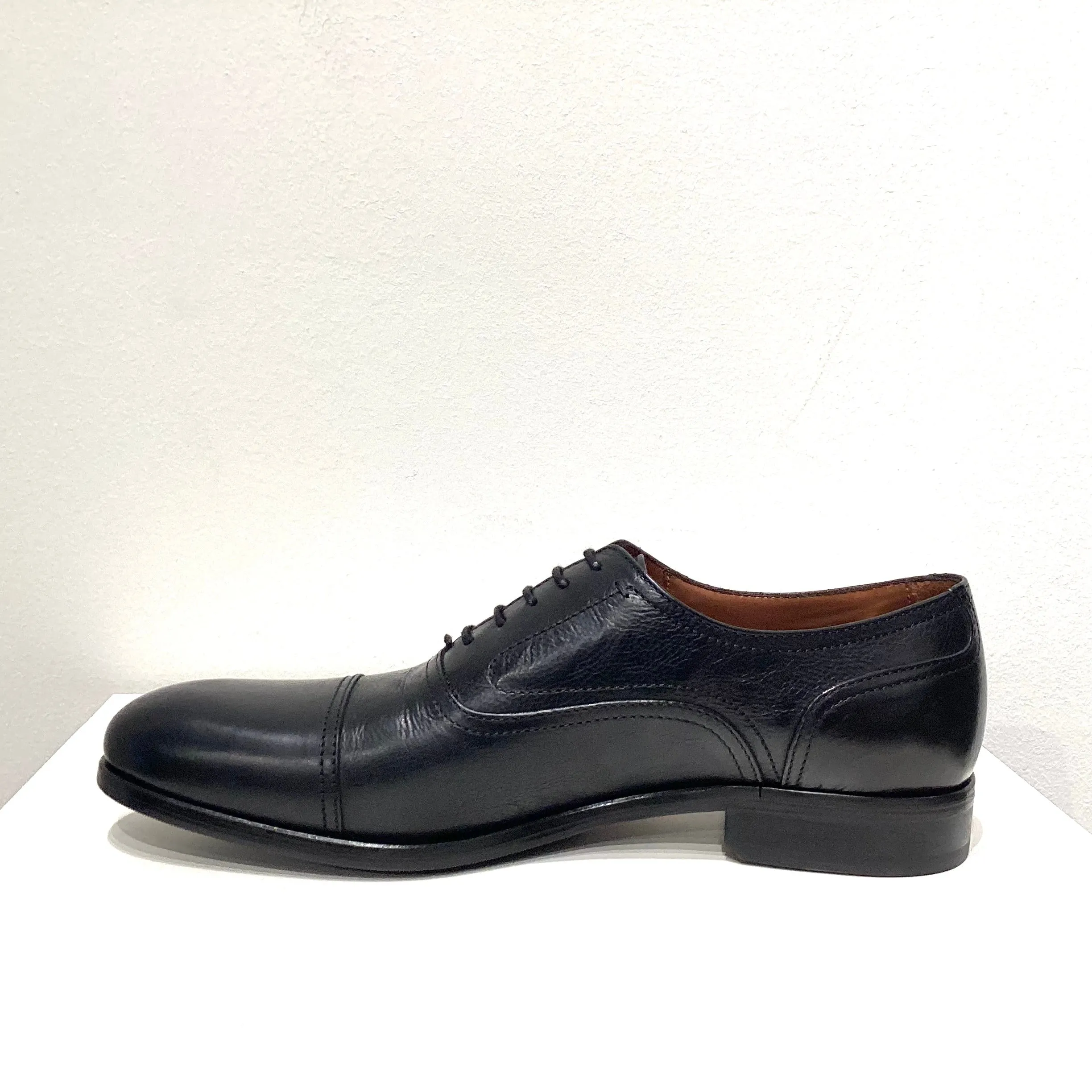 LOTTUSSE | ZAPATOS DE VESTIR HOMBRE | OXFORD LUTTON PIEL DE VACUNO MOKA | NEGRO